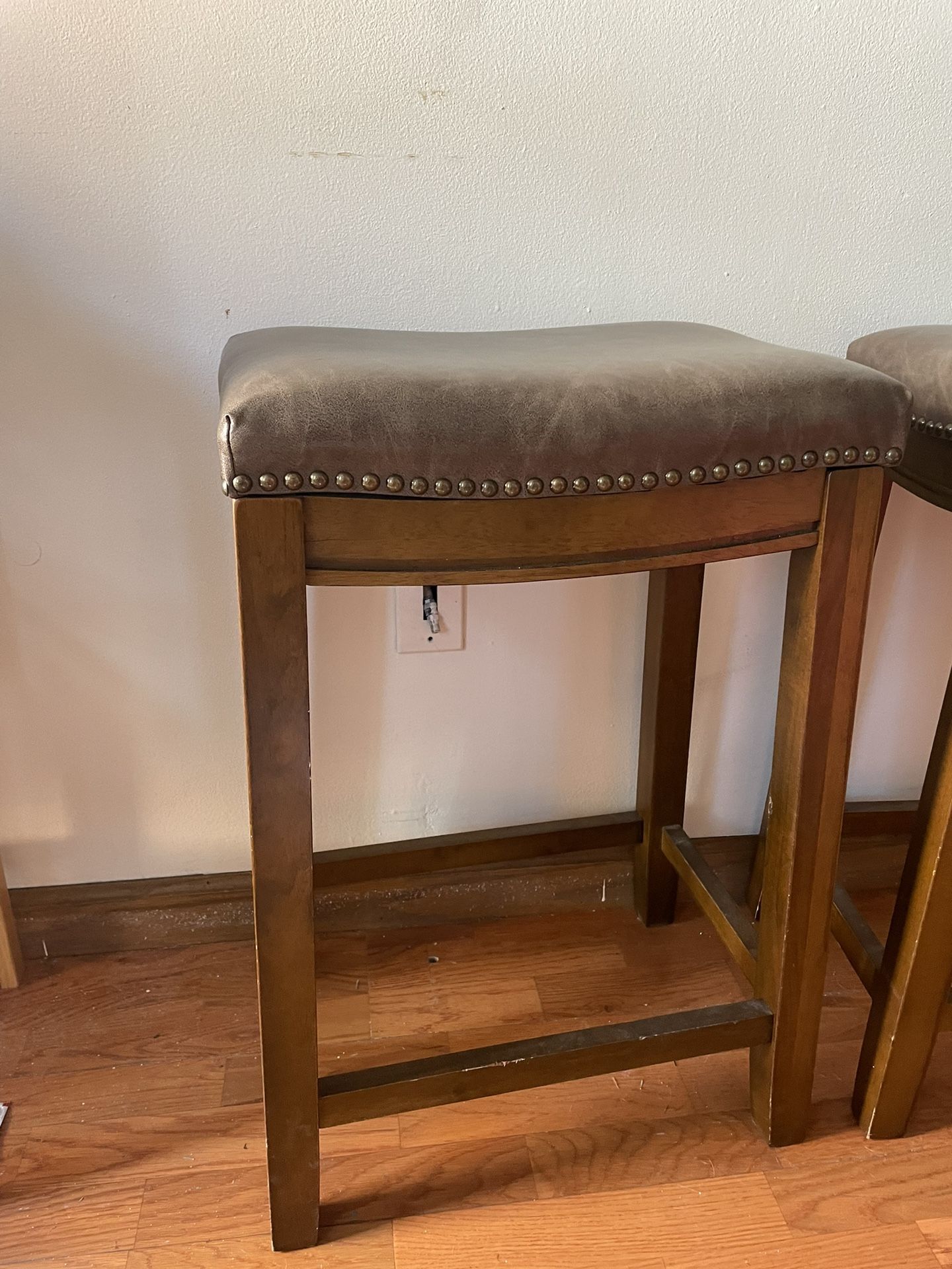 2 Bar Stools