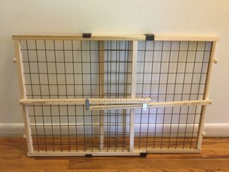 Adjustable pet/child gate