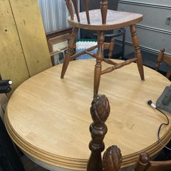 Small Pedestal Kitchen Table And 4 Chairs