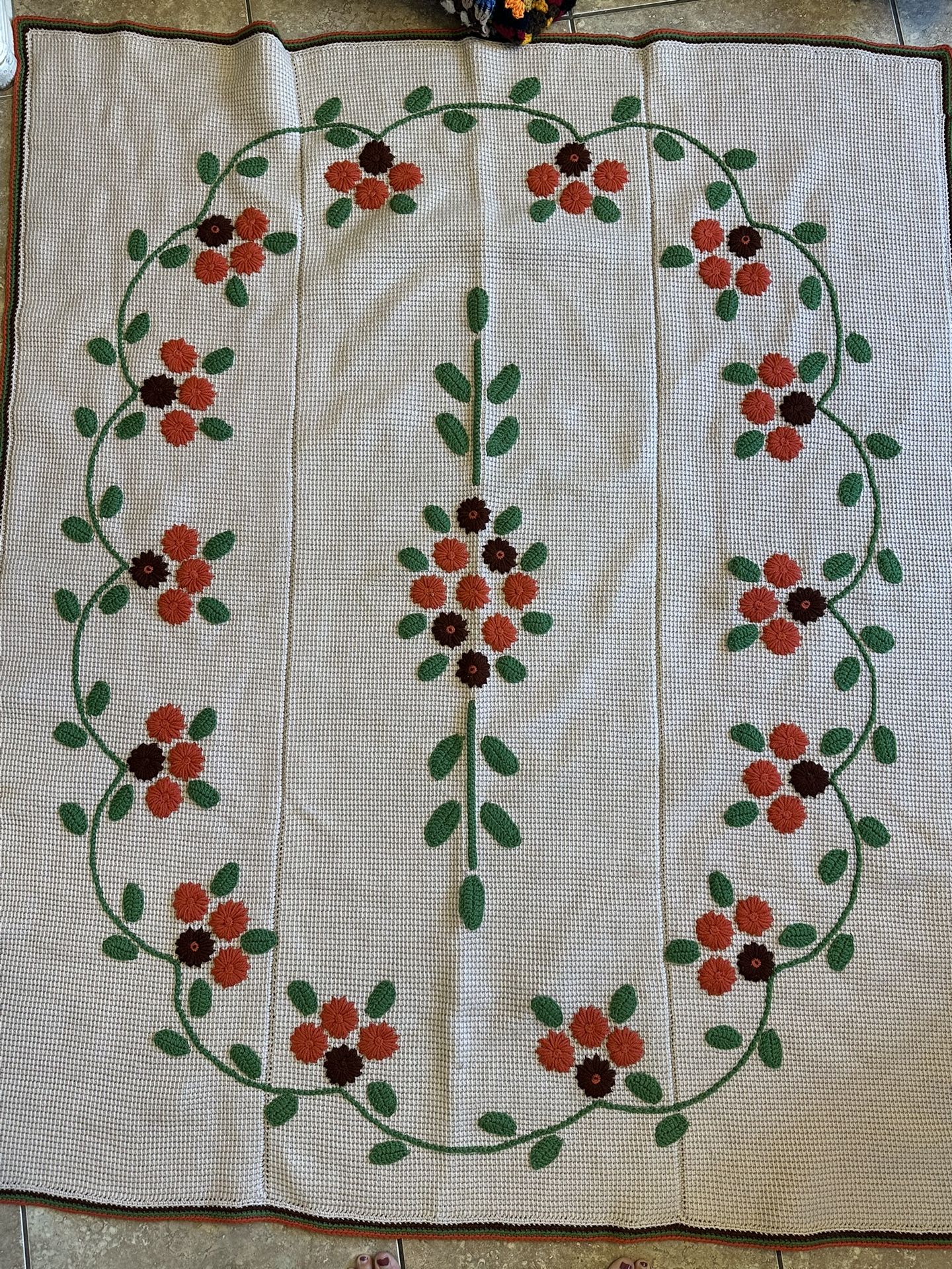 🌼 Vintage Hand-Crocheted Floral Afghan – Tunisian Stitch – 62”x 52” – Excellent Condition