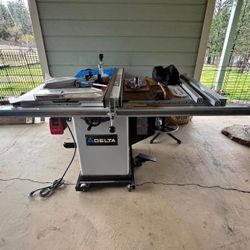 Like New Delta 10" Hybrid Saw