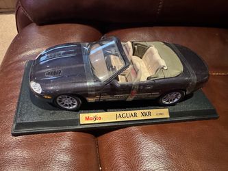 Purple 1998 Jaguar XKR 1:18 Scale Diecast Car Model Car by Maisto