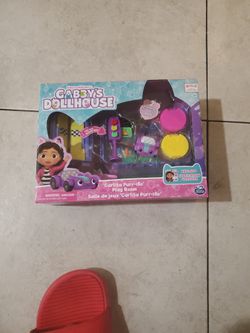 GABBY'S DOLLHOUSE