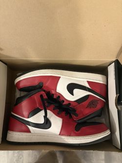 Jordan 1 Mid Black Toe