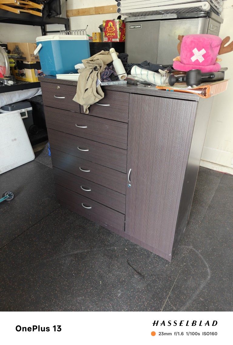 Dresser With Locks 100obo
