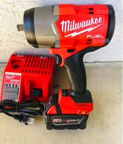 Milwaukee M18 FUEL 18V Lithium-Ion Brushless Cordless 1/2 in. Impact Wrench w/Friction Ring Kit w/One 5.0 Ah Battery