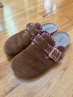Boston clogs