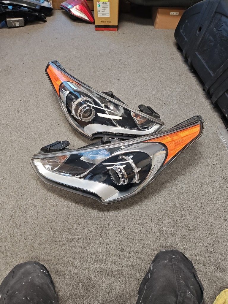 Hyundai Veloster Headlights 