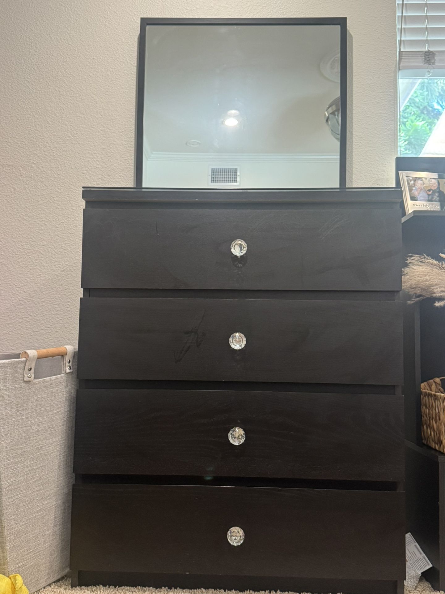 Dresser With Mirror