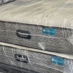 MATTRESS SALE. BRAND NEW 🆕 TWIN SIZE $110 FULL SIZE MATTRESS $175. QUEEN SIZE MATTRESS $199 LOCATION 303 POCASSET AVE PROVIDENCE RI OPEN 7 DAY 