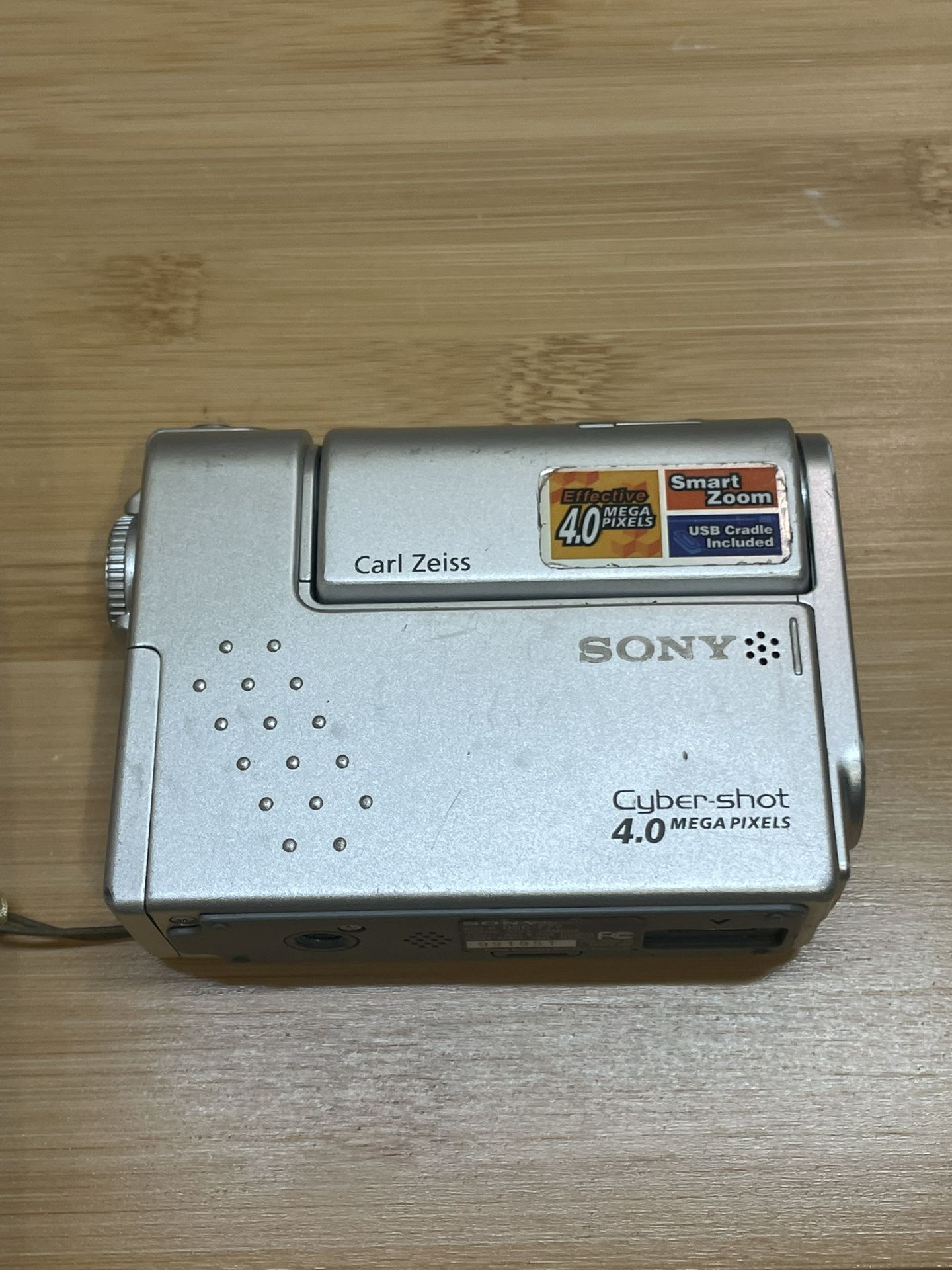 Sony Cybershot DSC-F77 Swivel Lens Digital Camera | 4.0 MP
