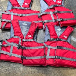 Stearns Life Jackets Set Of 4 Worn Once $35