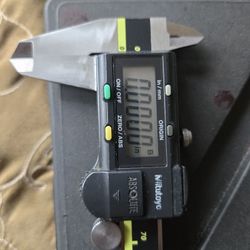 used in great condition. 
0" to 6"  Mitutoyo Digital caliper