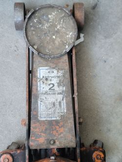 Astroline 2 Ton Hydraulic Floor Jack