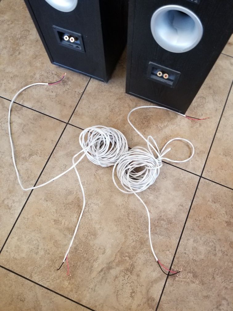 4 JBL Venue Series Stage Speakers Standing and Mounted for Sale in Las