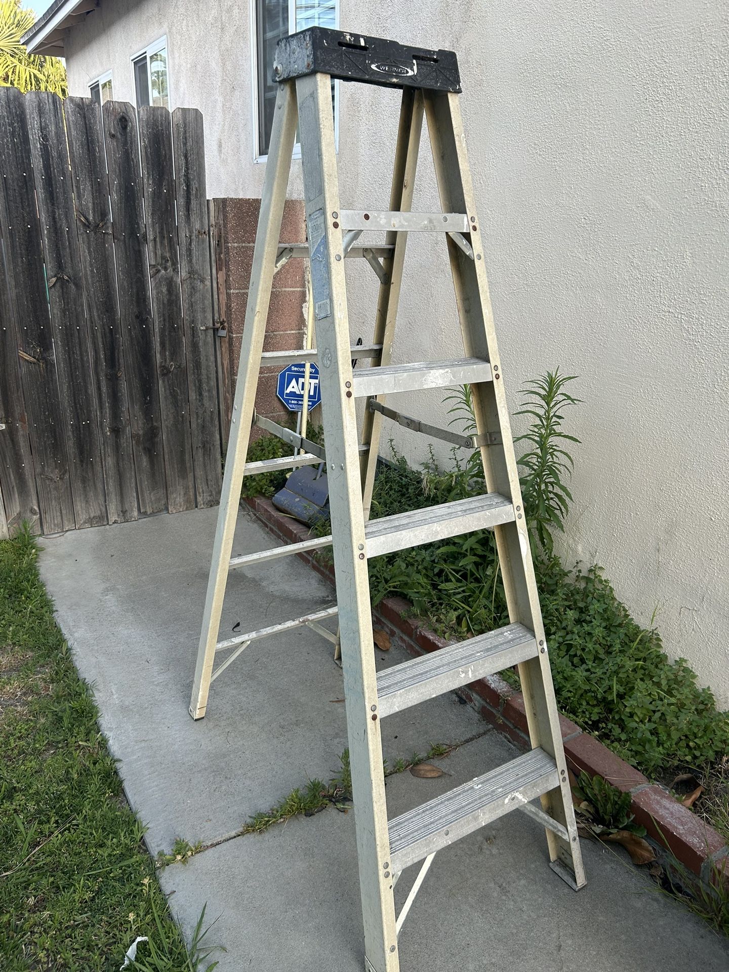 6 Foot Fiberglass Ladder