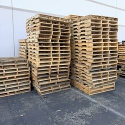 Wood Pallets & Plastic Pallets