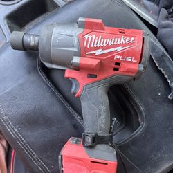  Milwaukee Fuel M18 Impact 1/2 Wrench 