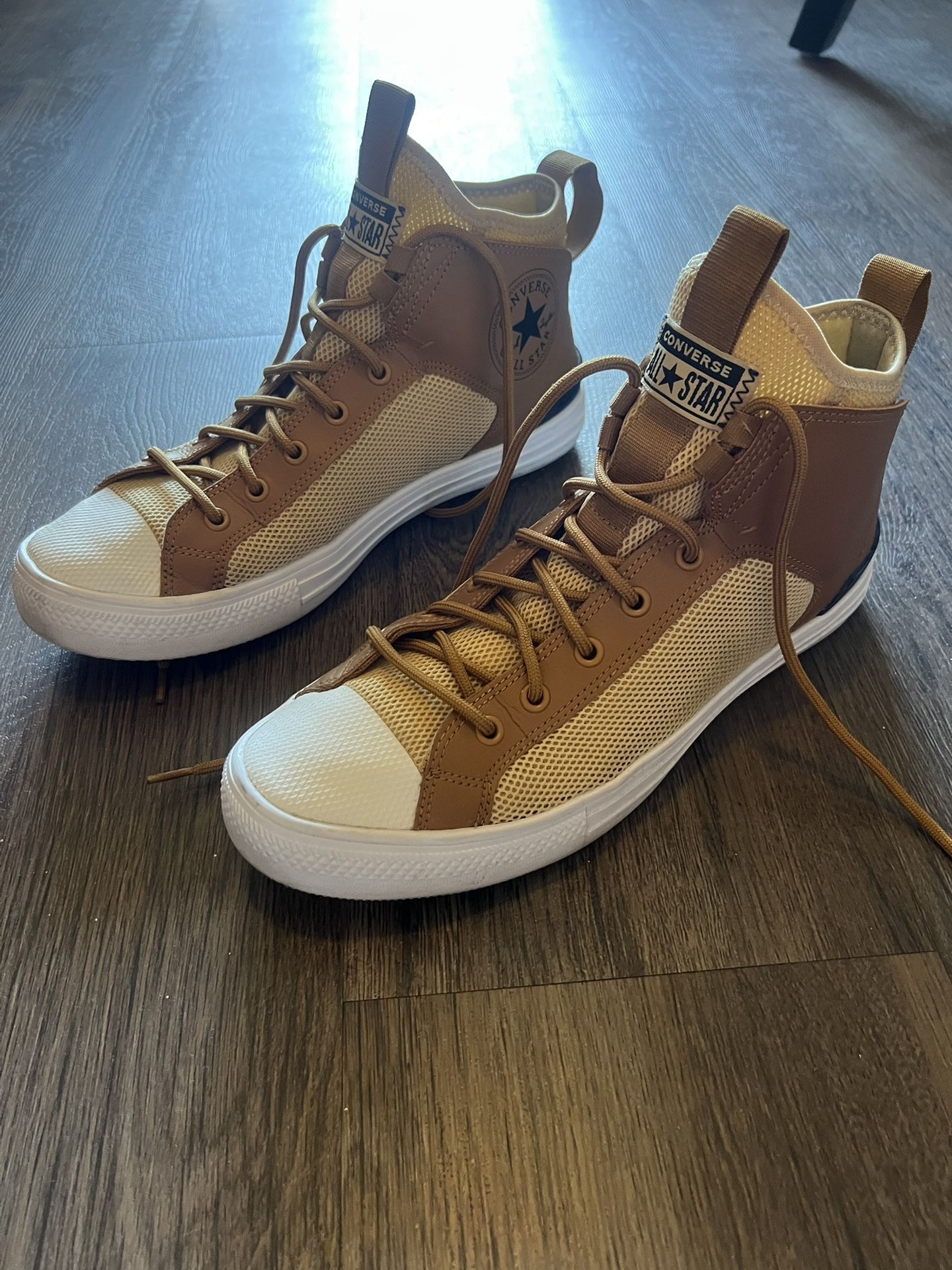 Converse high tops men’s size 9.5 like new