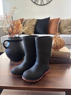 Lil’ Kid Black Rubber Rain Boots Size 9/10 $7