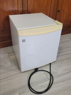 GE mini fridge compact refrigerator