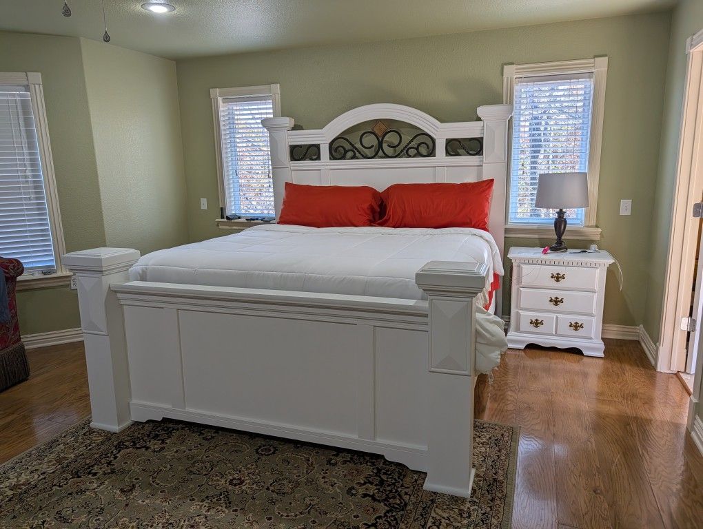King Size Bed Set - Everything For $550