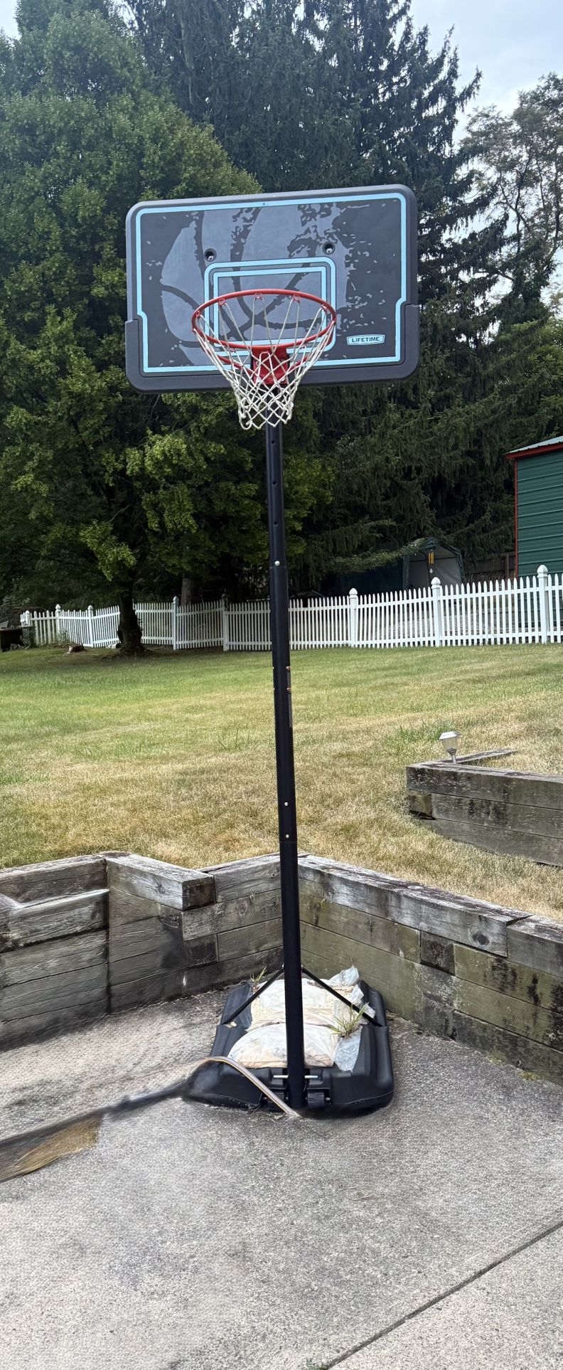 Basketball hoop