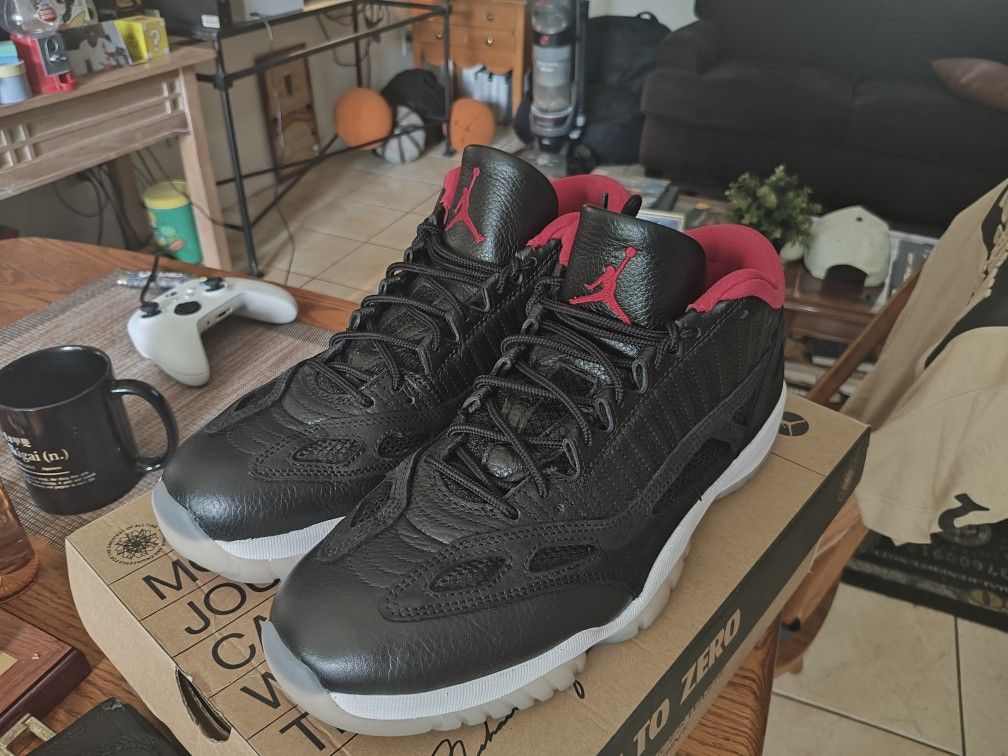 2021 Jordan 11 IE Low Sz11