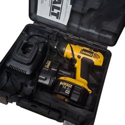 DEWALT 14.4V Cordless Drill Driver Kit w/ 2 Batteries & Charger- Working