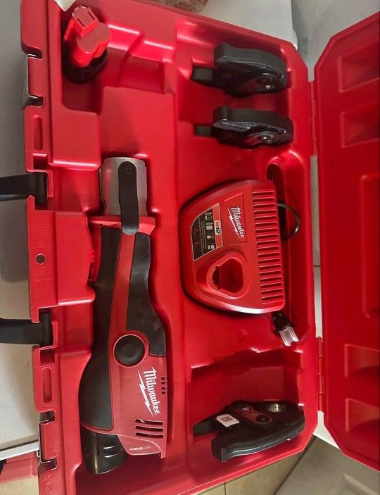 Milwaukee M12 Force Logic Press Tool