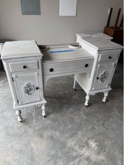 Vanity Dressing Table w/wheels