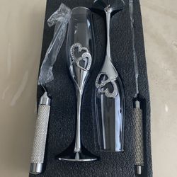 4 Piece Champagne Flutes and Cake Knife Server Set, Bride and Groom Toasting