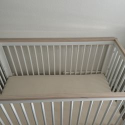 White/Neutral Baby Crib With Mattress