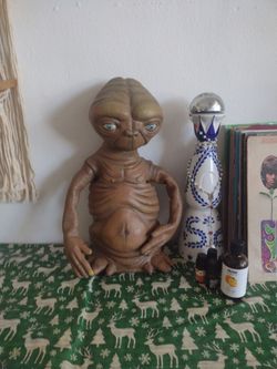 E.T Collection 17 " tall latex rubber Special Effect Toy