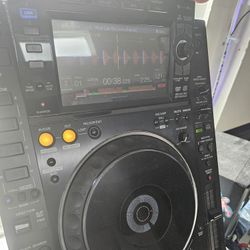 2 Pioneer CDJ 2000 NXS2