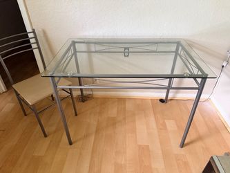 Dining Table w/Chairs