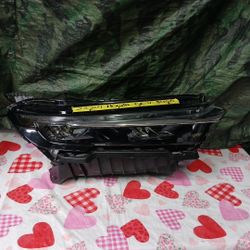 2023-24 Honda CR-V Right Headlight LED 