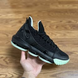 Nike Lebron 16 Glow Size 12