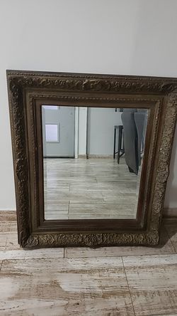 VINTAGE MIRROR 30 X 34