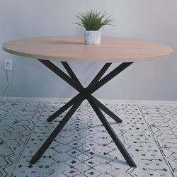 47" Round Dining Table with 4 chairs