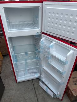 Upstreman 7.7 Cu.ft Top Freezer Refrigerator, 2 Door Top Mount Fridge Large Apartment Refrigerator with Freezer, BD75 Red Worth $400