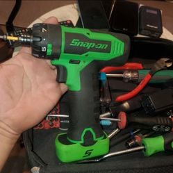 Snap-On usa tools 14.4volt 1/4in  brusless screwdriver With 2.5 Ah Battery ) 🔸️Like—New🔸️