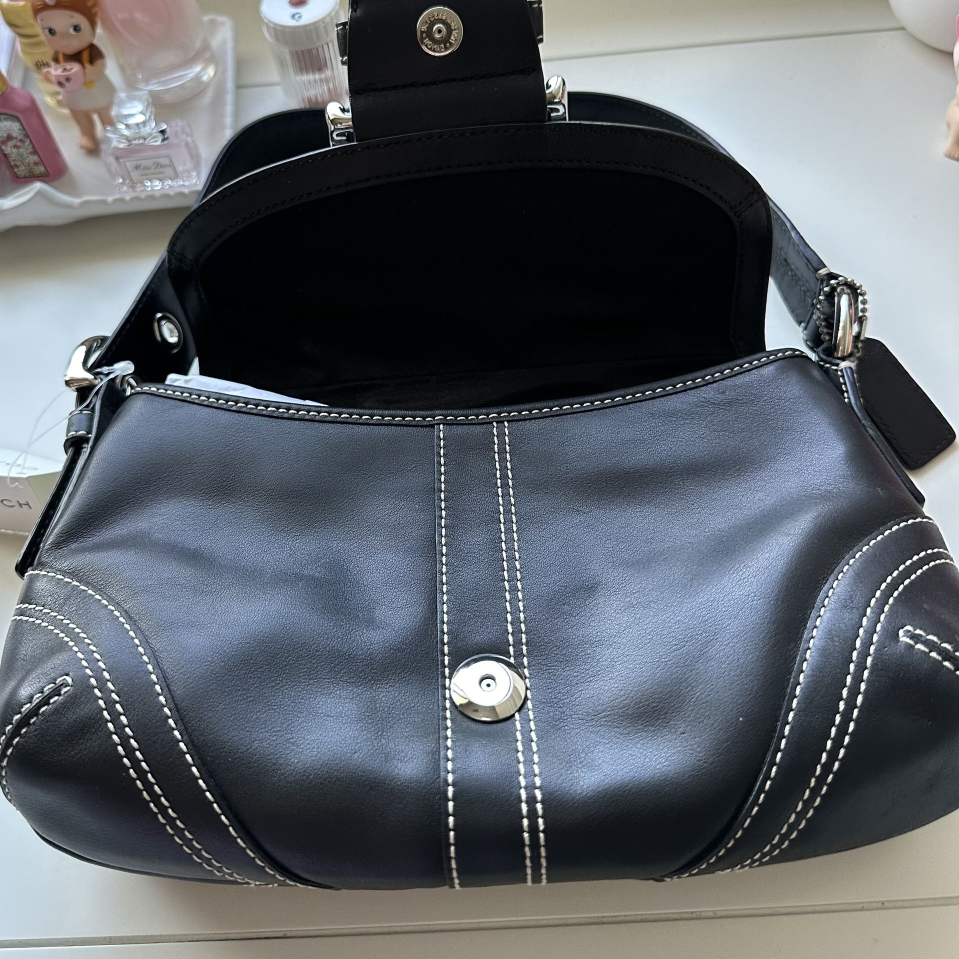 Y2K Vintage Coach SoHo Leather Buckle Flap Small Shoulder Bag in 