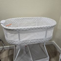 Delta children curve bassinet