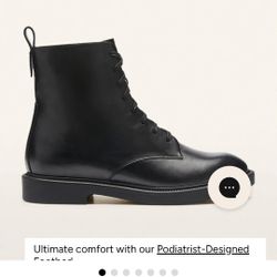 New In Box Boots  Sz 8