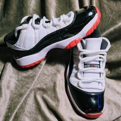 Jordan's Retro Low Size 7
