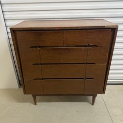Mid Century Modern Walnut Dresser – 4 Drawer – Vintage – 1960s