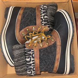 Rain boots Size 8.5 Women Like New $10