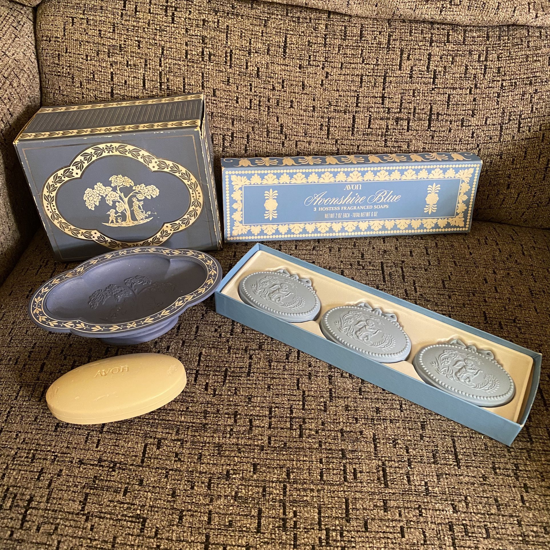 VTG Avon Avonshire Blue Soap Dish And Soap & 3 Hostess Fragranced Soaps As Is