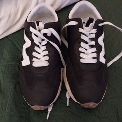 Lady's Steve Madden Shoes Size 8.5 40 Dollars 